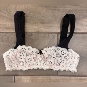 34B “fleur du mal” Crochette Lace Balconette Bra. Sheer stretch eyelet cups🖤🤍